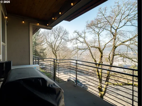 3129 N WILLAMETTE BLVD #207, Portland, OR 97217