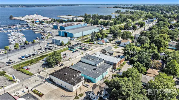 1812 Lakeshore DR, Muskegon City, MI 49441