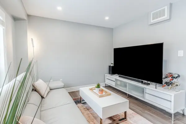 Barrie, ON L4M 7J8,34 Coronation Pkwy