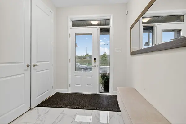 720 Cappamore DR, Barrhaven, ON K2J 6W3