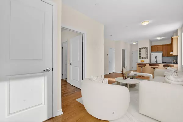 Hamilton, ON L8L 5C4,95 Wilson ST W #102