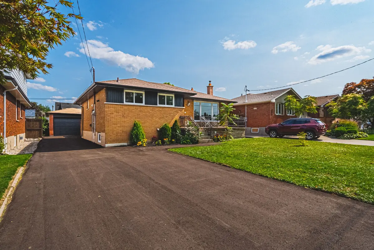 131 Welbourn DR, Hamilton, ON L9A 3N5