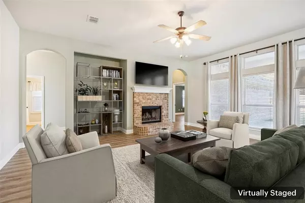 100 Lorient Drive, Mansfield, TX 76063