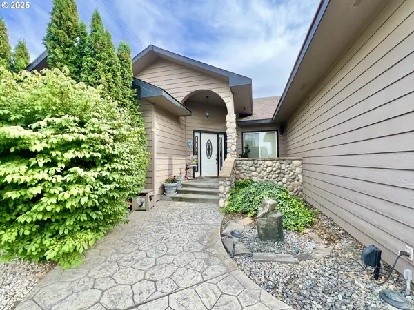 Hermiston, OR 97838,994 E HURLBURT AVE