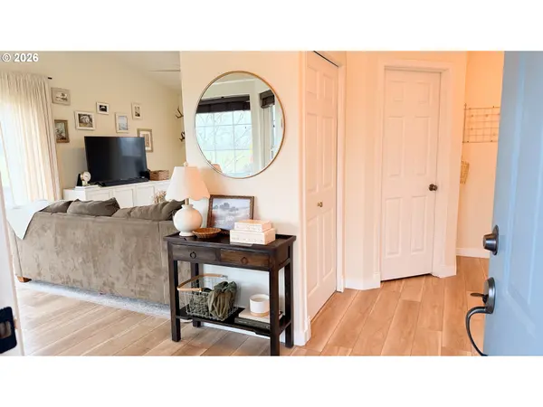 958 SMITH ST, Harrisburg, OR 97446