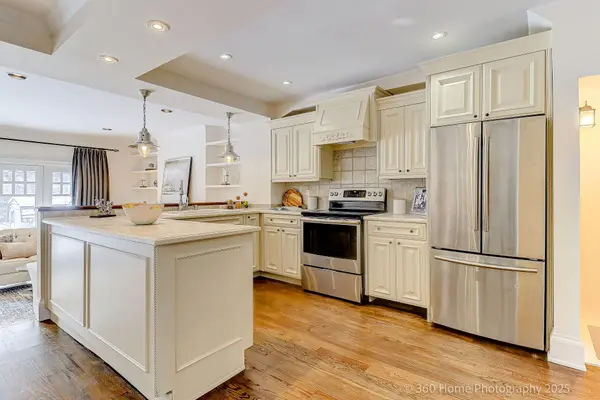 155 Fairlawn AVE, Toronto C04, ON M5M 1S9