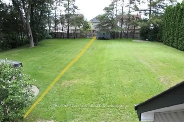 16 Hillcourt AVE, Whitby, ON L1R 2T9