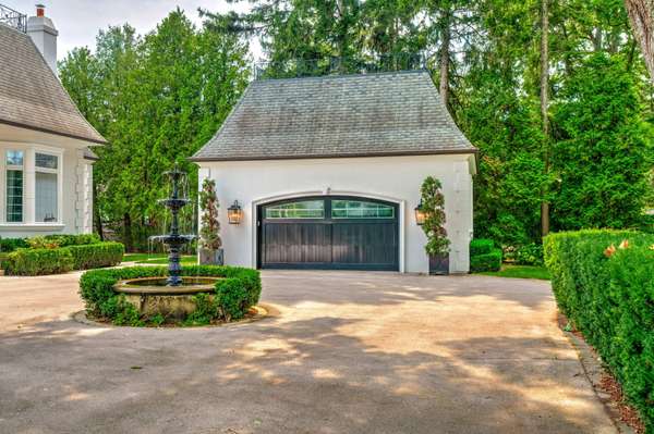 4410 Lakeshore RD, Burlington, ON L7L 1B4