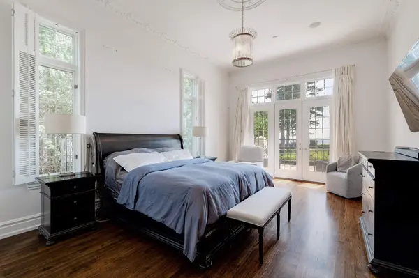 4410 Lakeshore RD, Burlington, ON L7L 1B4