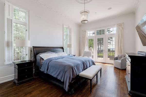 4410 Lakeshore RD, Burlington, ON L7L 1B4