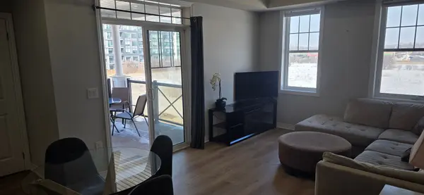 272 Georgian DR #301, Oakville, ON L6H 7K1