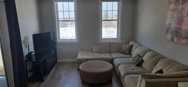 272 Georgian DR #301, Oakville, ON L6H 7K1