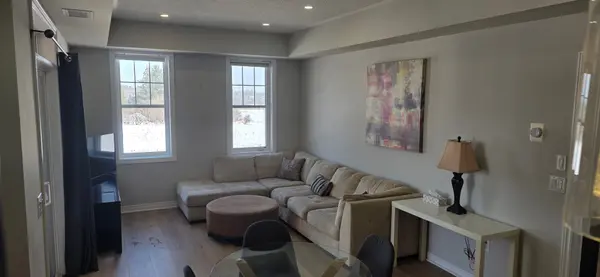 272 Georgian DR #301, Oakville, ON L6H 7K1