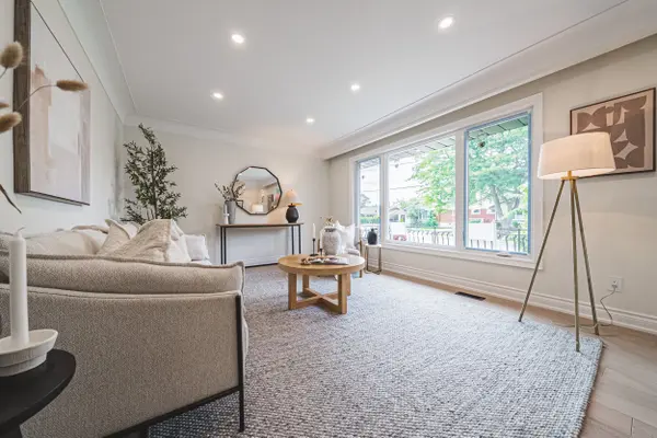 131 Welbourn DR, Hamilton, ON L9A 3N5