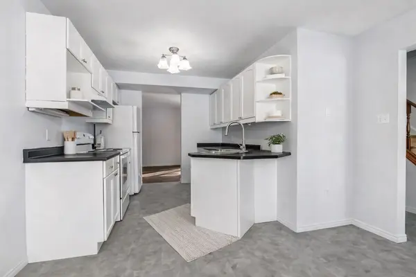 70 CHAPMAN CT #63, London North, ON N6G 4Z9