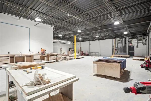 590 South Service RD #C, Hamilton, ON L8E 2W1