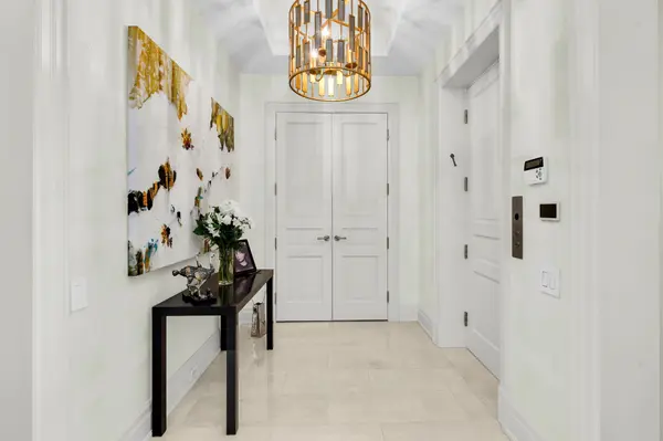 155 St Clair AVE W #1701, Toronto C02, ON M4V 0A1