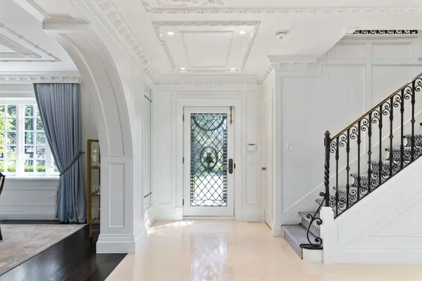 108 Sandringham DR, Toronto C07, ON M3H 1C9