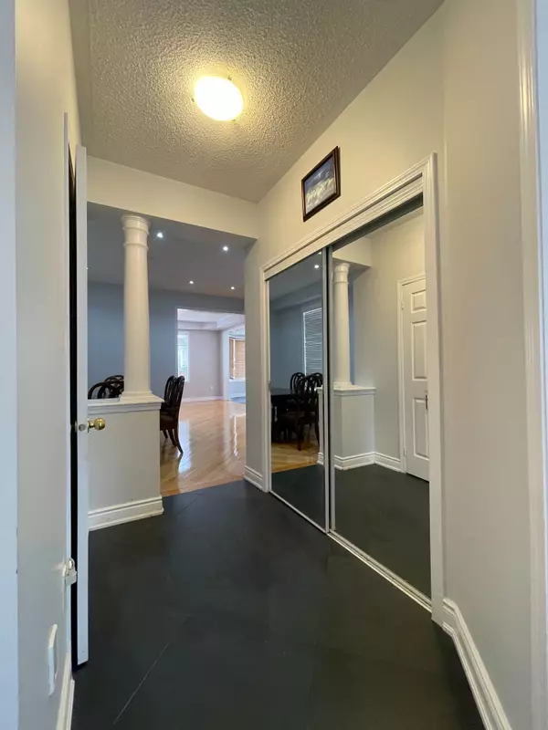 Brampton, ON L6X 0M1,230 Fandango DR