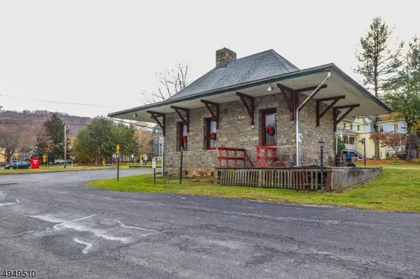 25 ACADEMY ST, Califon Boro, NJ 07830