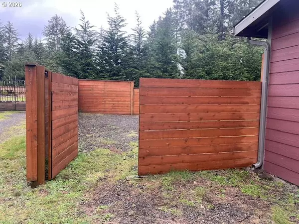 Florence, OR 97439,5147 HILLTOP DR