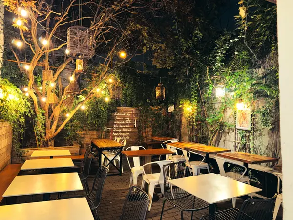 942 Queen ST W, Toronto C01, ON M6J 1G8