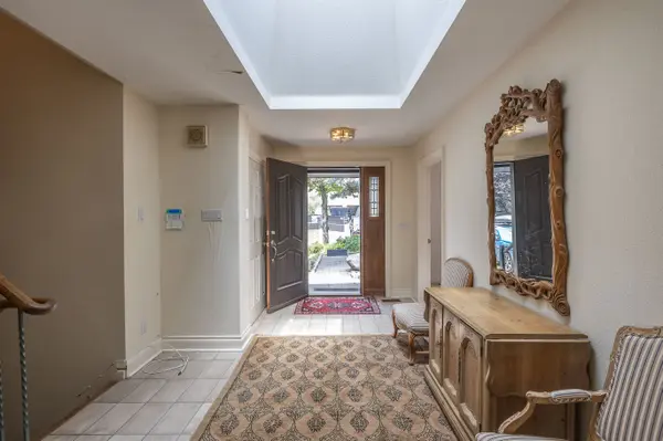 5 Stratheden RD, Toronto C12, ON M4N 1E2