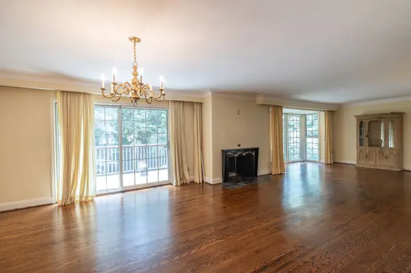 5 Stratheden RD, Toronto C12, ON M4N 1E2