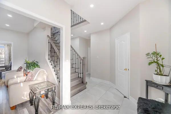 39 Robertson Davies DR, Brampton, ON L7A 1K3