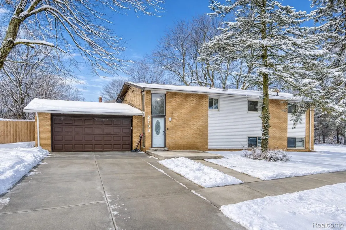 2738 Berry DR, Bloomfield Hills, MI 48304