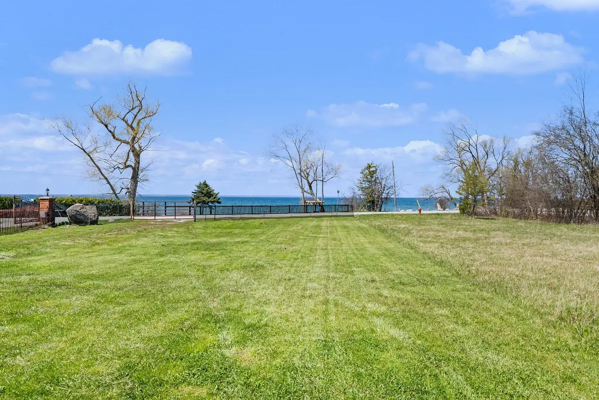 415 Lake DR E, Georgina, ON L4P 1P3