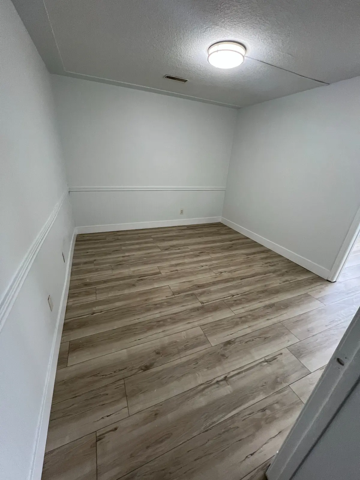 270 Clifton RD #1, Kitchener, ON N2H 4W2