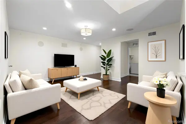 5656 Flagstaff Pines DR #406, Shelby Charter Township, MI 48317