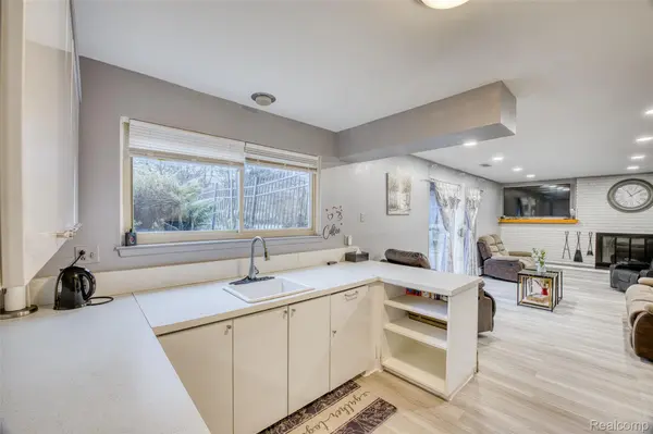 2738 Berry DR, Bloomfield Hills, MI 48304