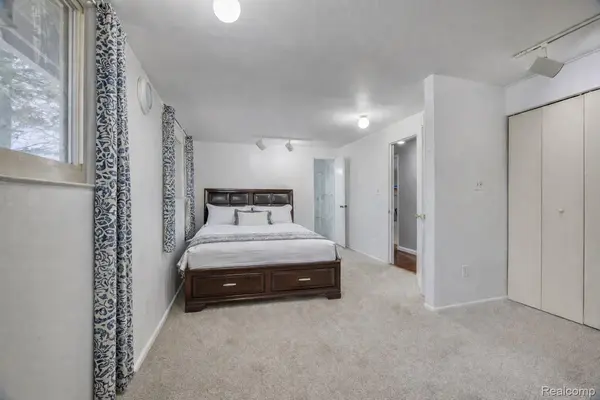 2738 Berry DR, Bloomfield Hills, MI 48304