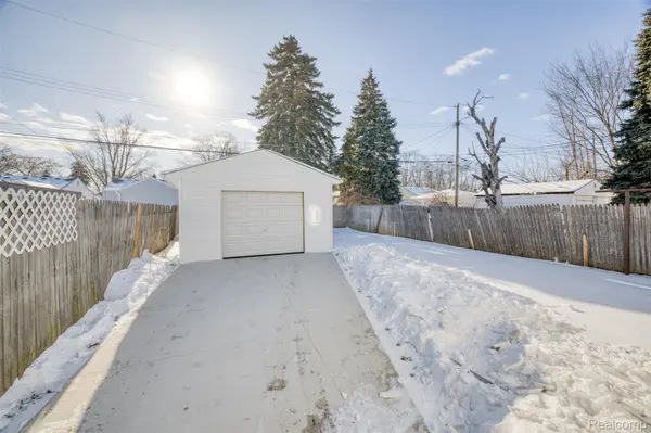 2209 Progress AVE, Lincoln Park, MI 48146