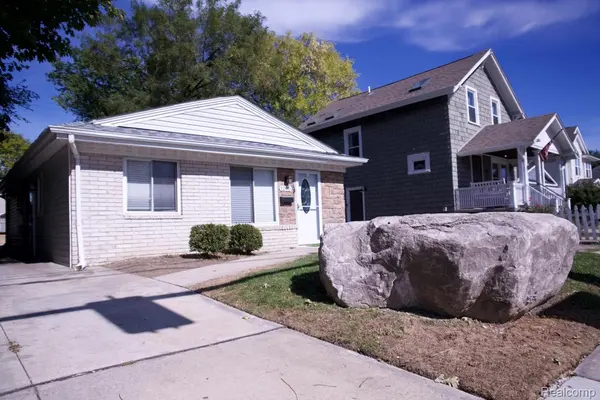 1205 E 14 Mile Rd, Birmingham, MI 48009