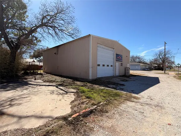 1012 W Main Street, Eastland, TX 76448