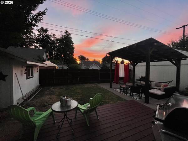 645 JUNIPER ST, Junction City, OR 97448