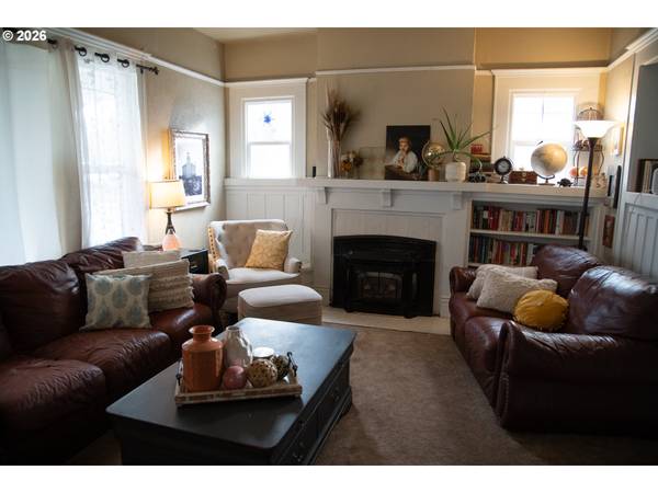 645 JUNIPER ST, Junction City, OR 97448