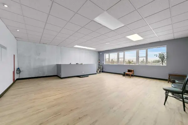 4707 51 AVE #Bay C, Camrose, AB T4V 0V3