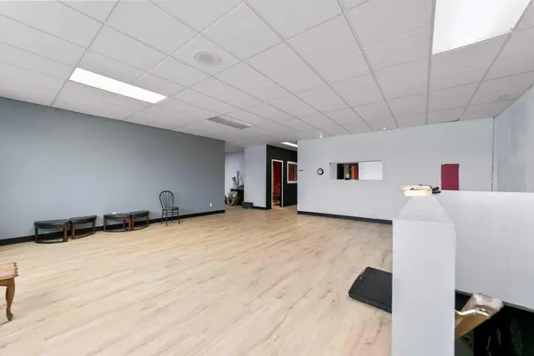 4707 51 AVE #Bay C, Camrose, AB T4V 0V3