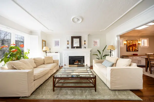 190 Snowdon AVE, Toronto C04, ON M4N 2B2