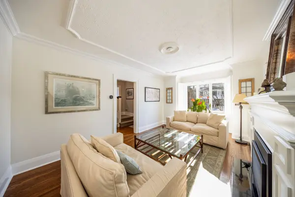 190 Snowdon AVE, Toronto C04, ON M4N 2B2