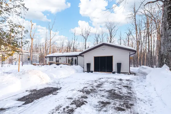 32 Teds LN, Trent Lakes, ON K0L 1K0