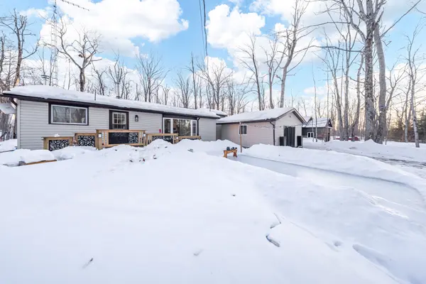 32 Teds LN, Trent Lakes, ON K0L 1K0