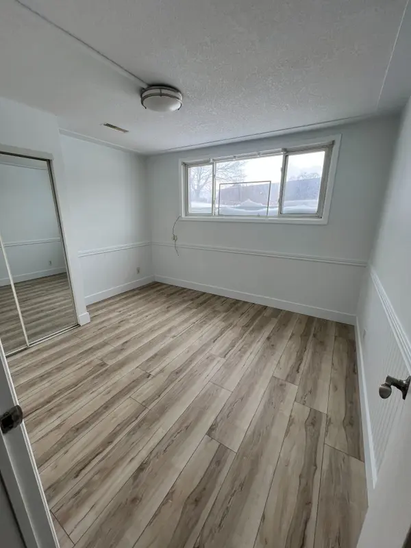 270 Clifton RD #1, Kitchener, ON N2H 4W2