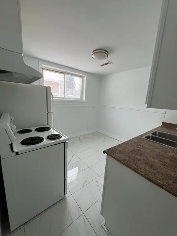 270 Clifton RD #1, Kitchener, ON N2H 4W2