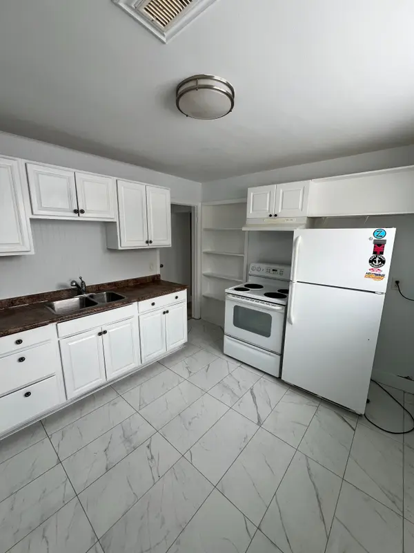 270 Clifton RD #1, Kitchener, ON N2H 4W2