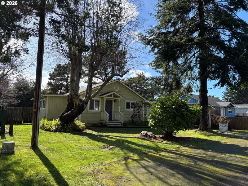 770 9TH ST SE, Bandon, OR 97411